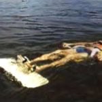 FLOATING LOUNGER