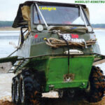Six-wheeled all-terrain vehicle with onboard turning principle