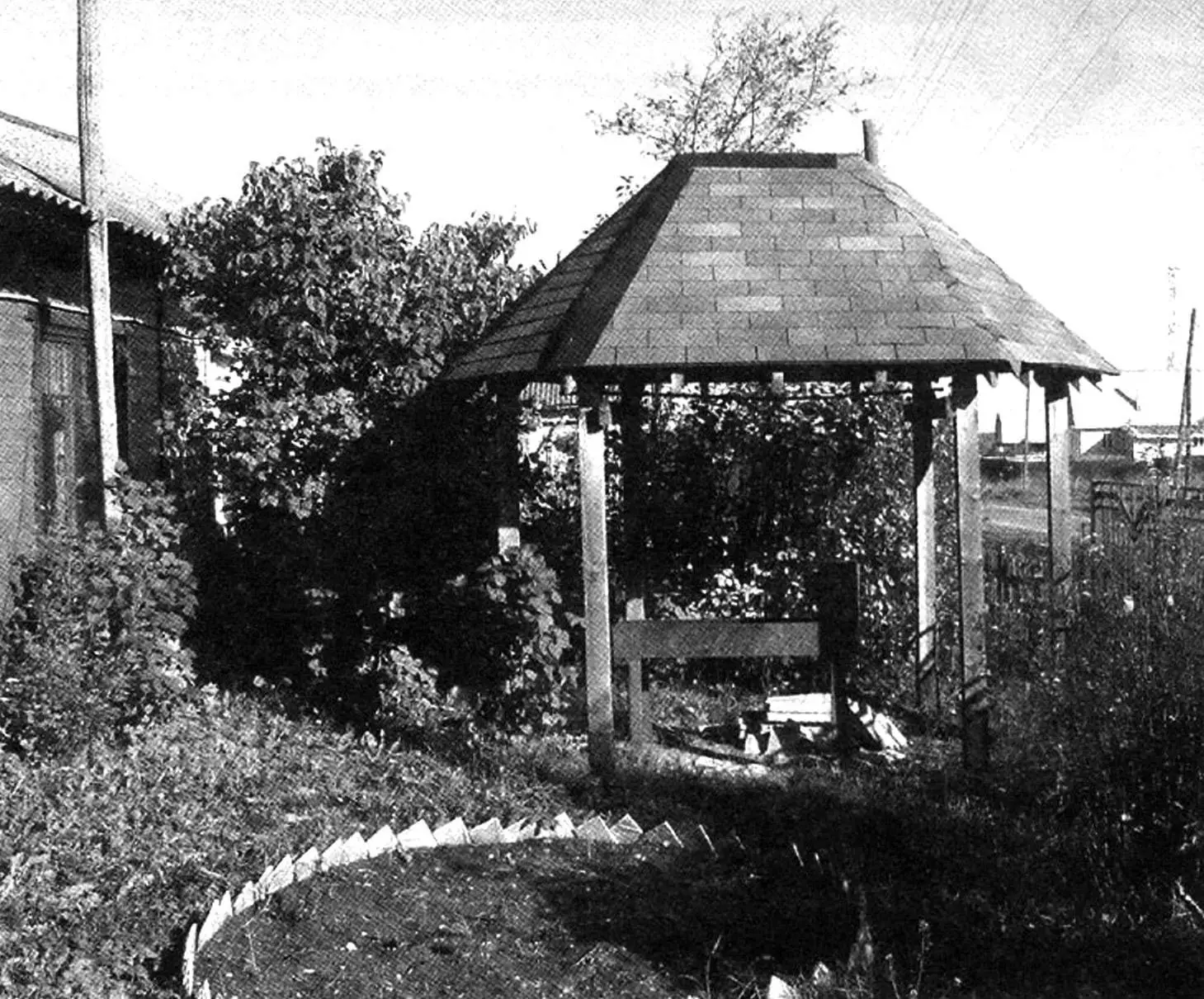 CANOPY FOR A BARBECUE GRILL