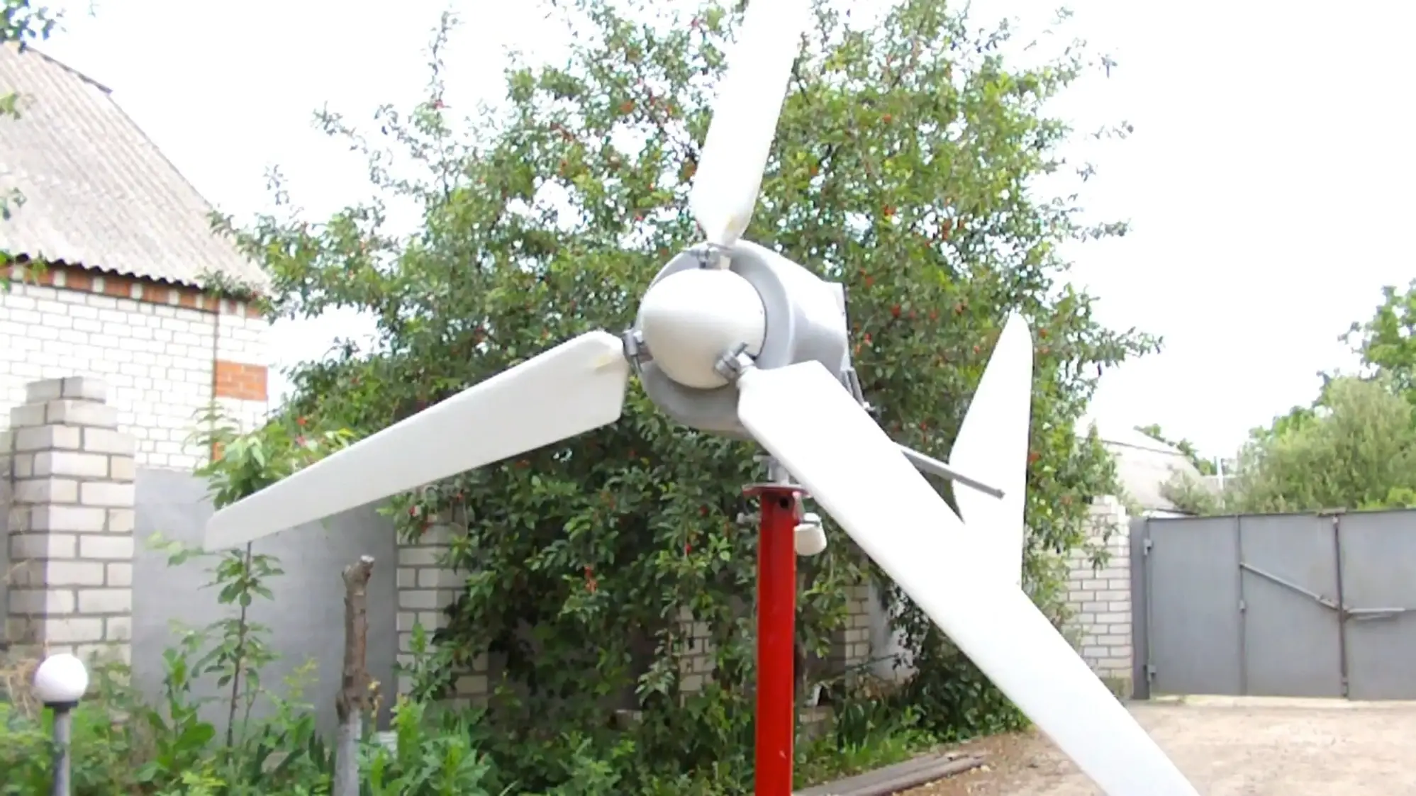 AIR PROPELLER FOR A WIND GENERATOR