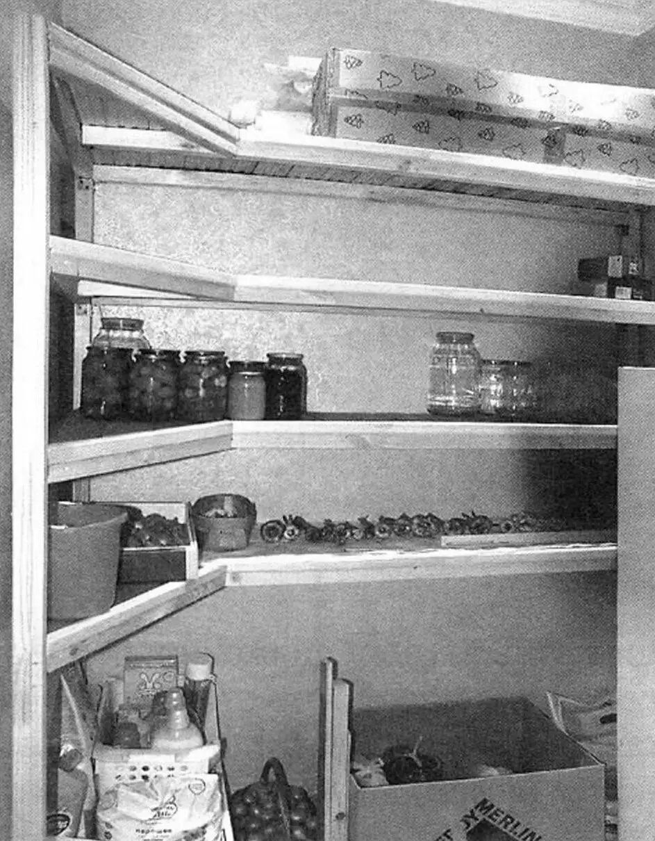 Corner utility shelf: 40×40 timber, half-lap, brackets