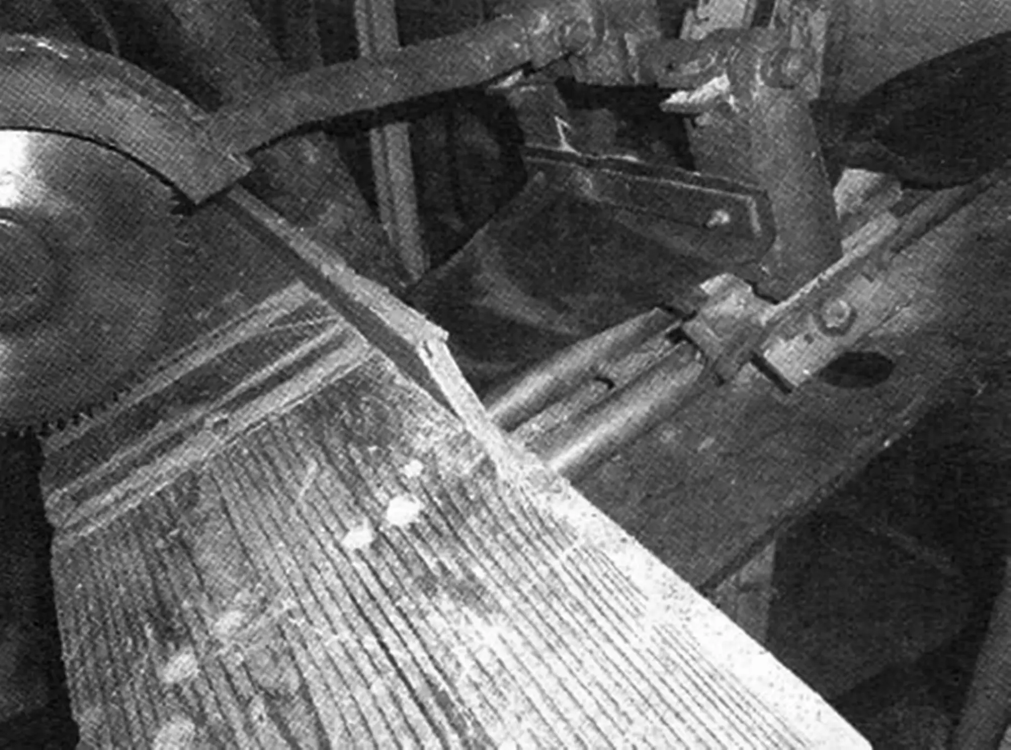 DIY pendulum saw: longitudinal travel and tilt