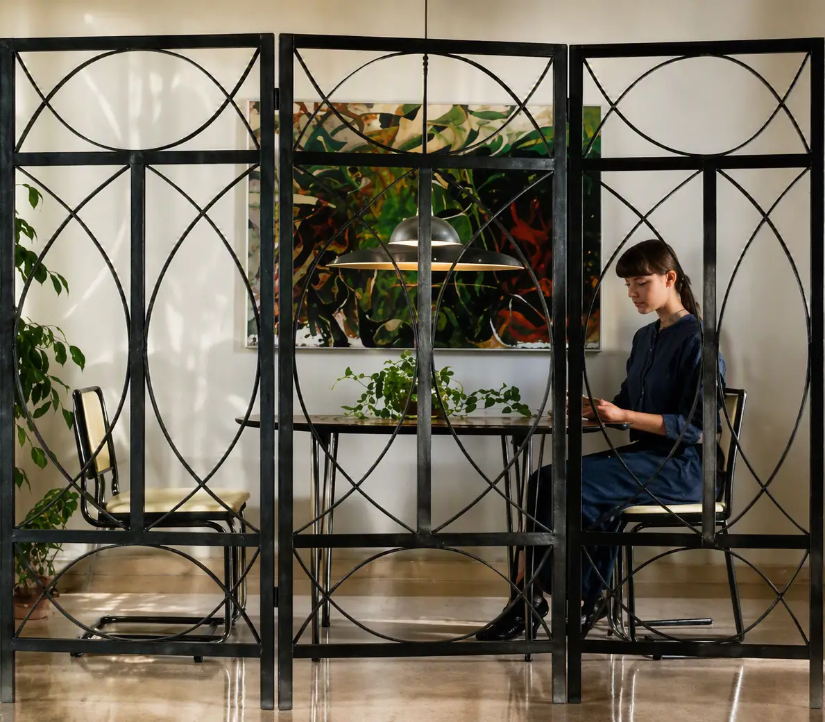 DIY decorative openwork room screen for interiors