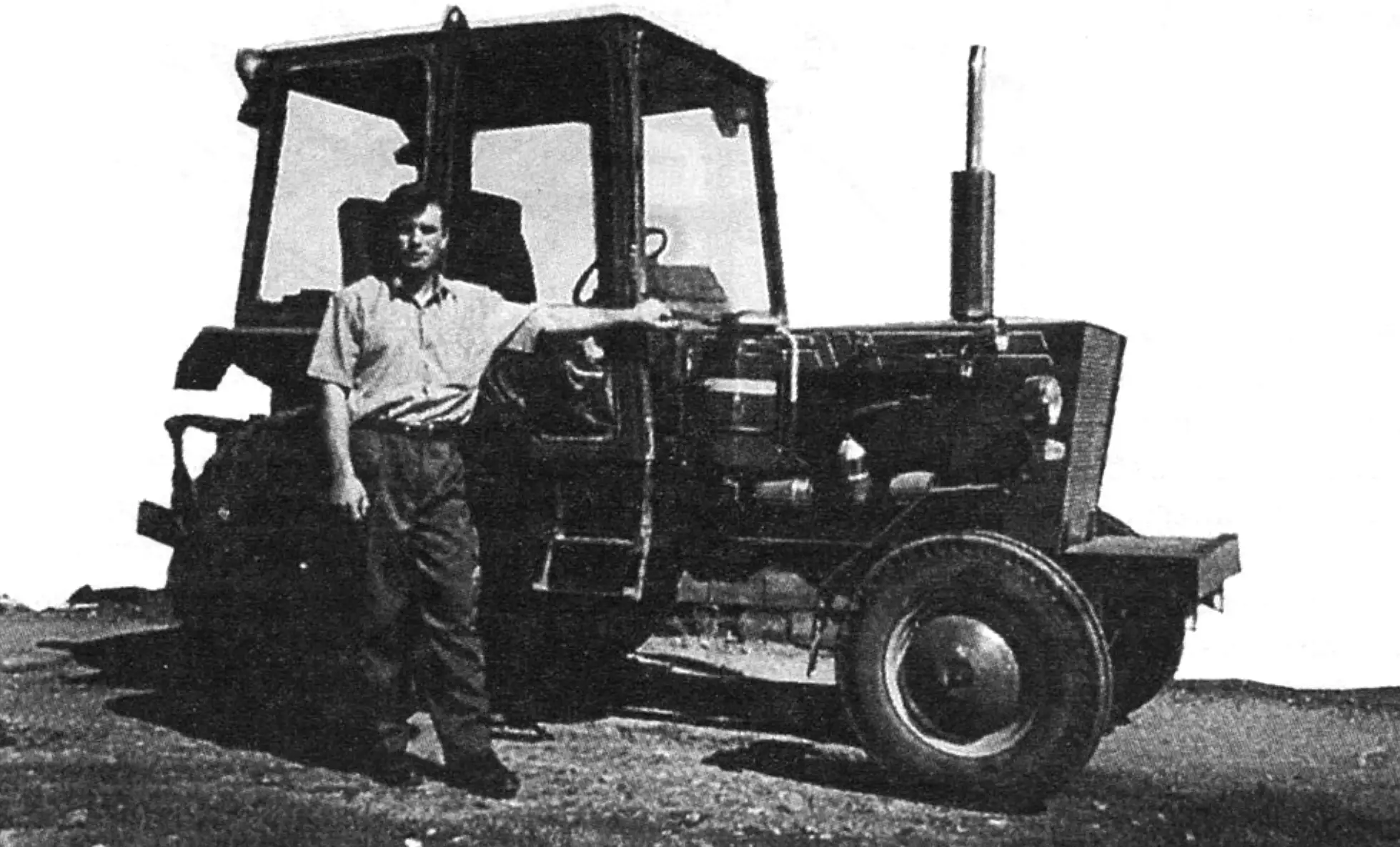 Homemade D-144 tractor: frame, axles, clutch